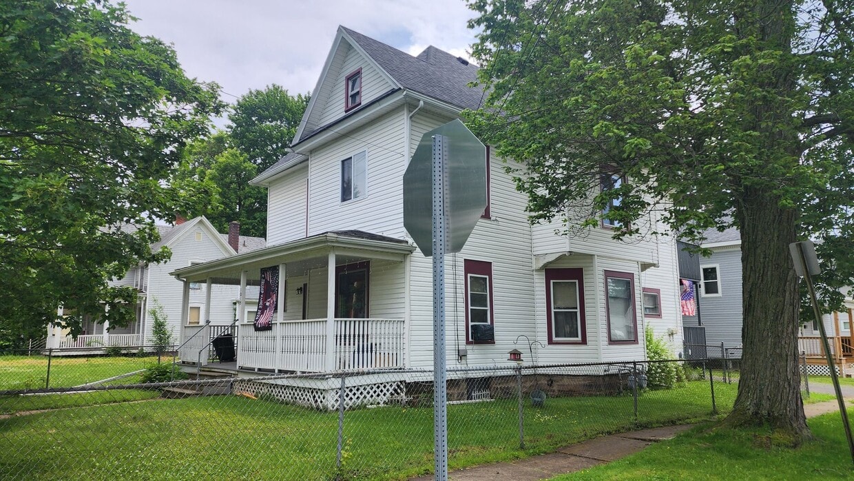 Primary Photo - 1015 Washington St