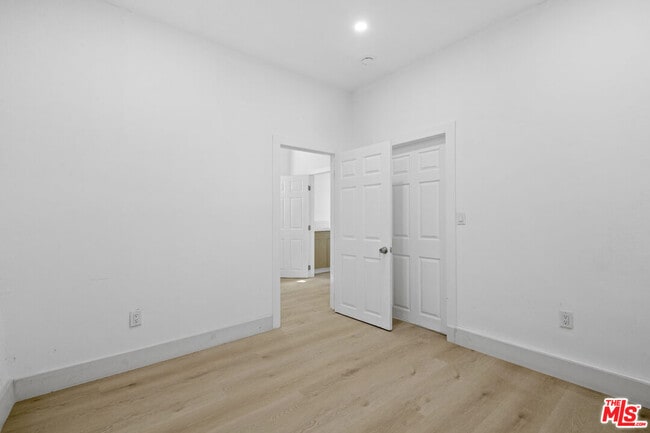 Building Photo - 934 S Mott St