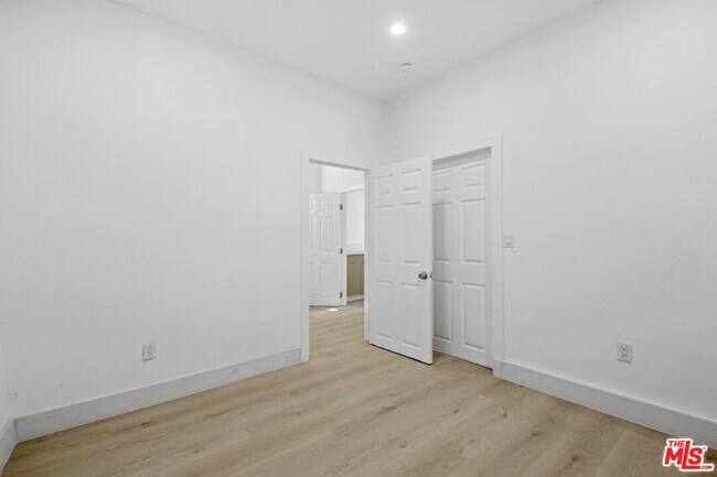 Foto del edificio - 934 S Mott St