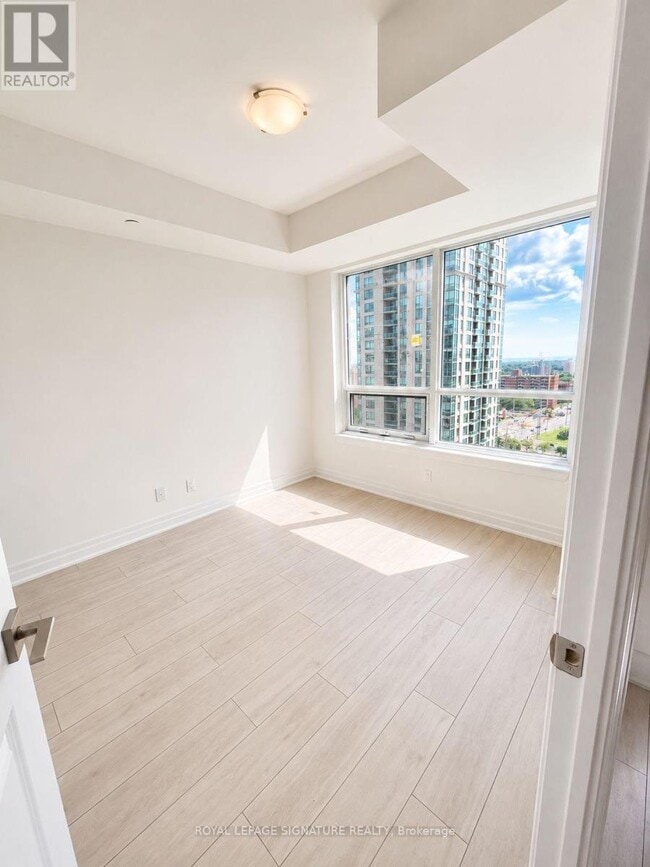 Building Photo - 30 Elm Dr W