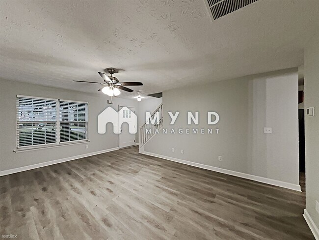 Building Photo - 4 br, 2.5 bath House - 136 Ducati Dr