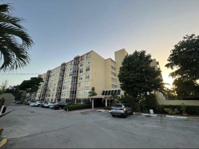 Building Photo - 17890 W Dixie Hwy