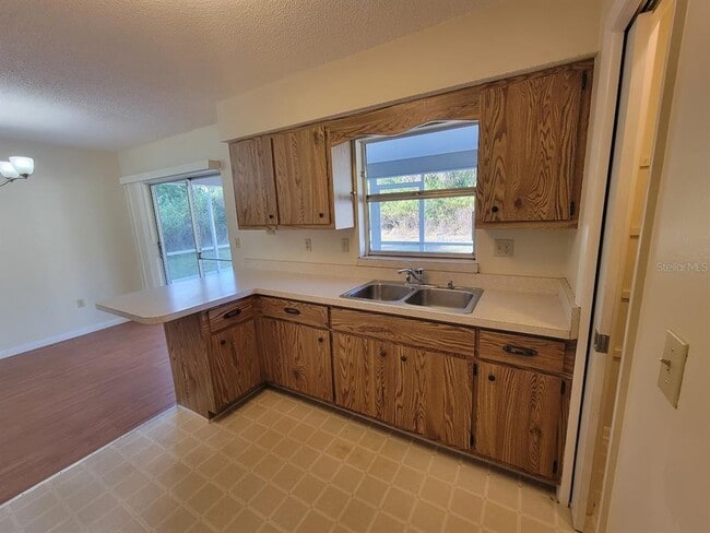 Foto del edificio - 23358 Racine Ave