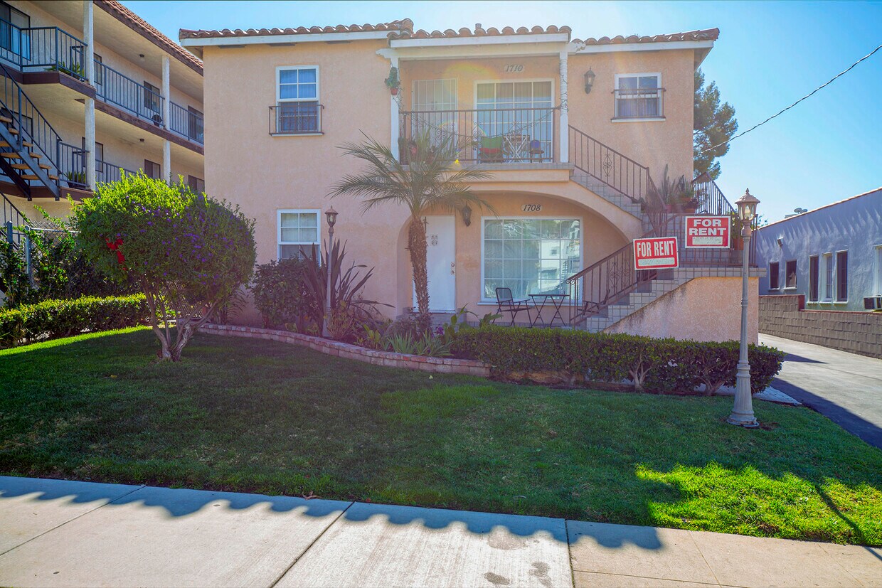 Primary Photo - 1708 E Chevy Chase Dr