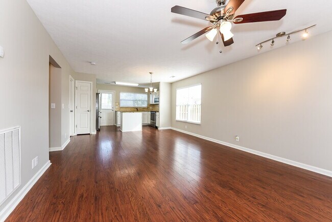 Foto del edificio - 2900 Summer Hollow Ct