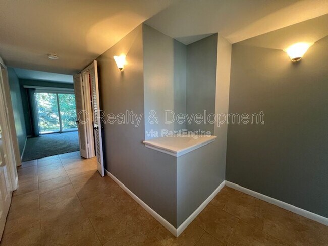 Foto del edificio - 1536 Young Cir