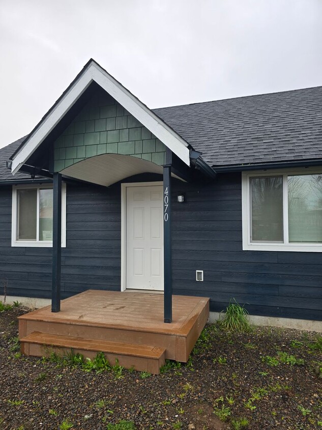 Primary Photo - 2 Bedroom with Bonus Room off Barger
