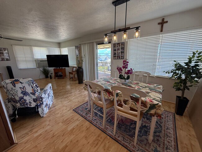 Foto del edificio - Ocean View 3 Bedroom Duplex Available Now in Kaimuki