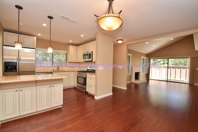 Foto del edificio - Lovely 3-Bedroom Townhouse in Desirable Pa...