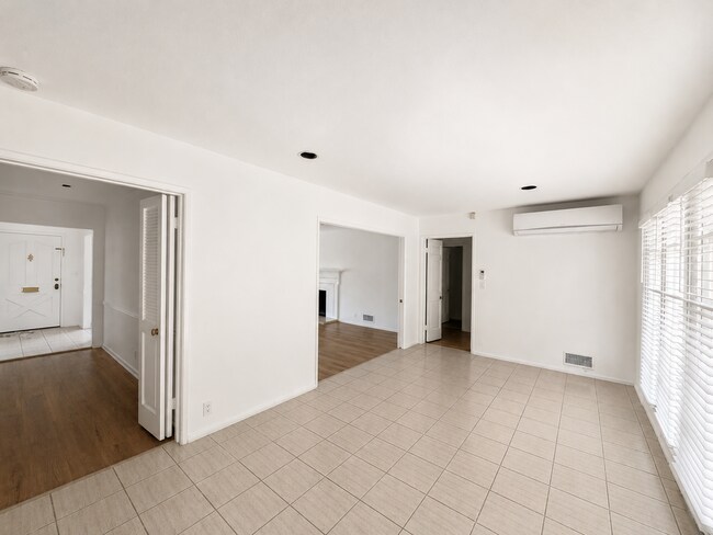 Building Photo - 2570 Wallingford Rd