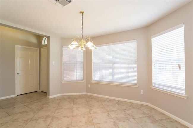 Building Photo - 2447 Halstead Dr