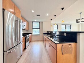 Building Photo - 323 Boylston St