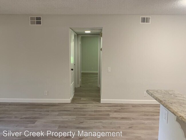 Building Photo - 2 br, 1 bath House - 225 E Warren Com.