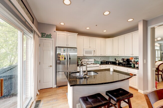 Eat-in Kitchen with 42" cabinetry & granite island! - 502 Fallsgrove Dr