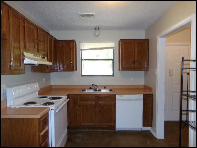 Foto del edificio - 49 Oak Forest Pl