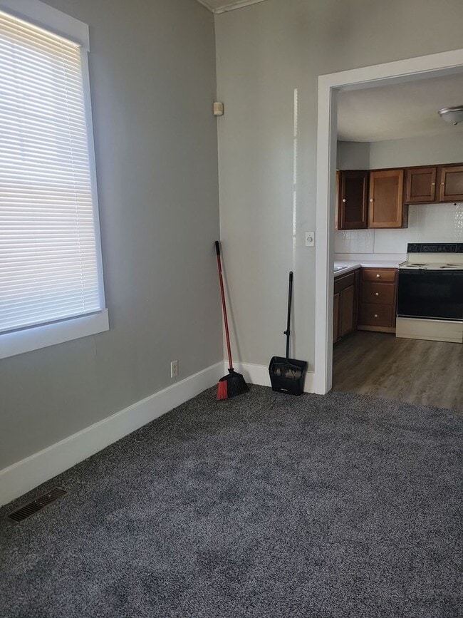 Building Photo - 2 Bed House w/ Ramp Access and Fenced in Back Yard + Walk In Shower