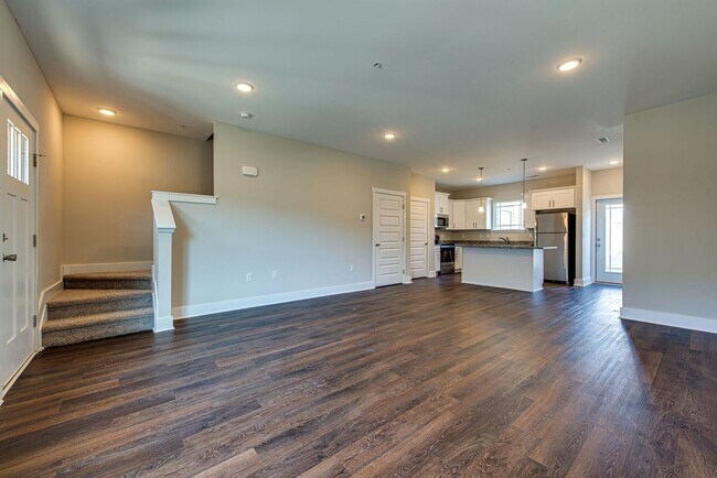 Foto del edificio - Like New 2 Bedroom, 2.5 Bath Townhouse