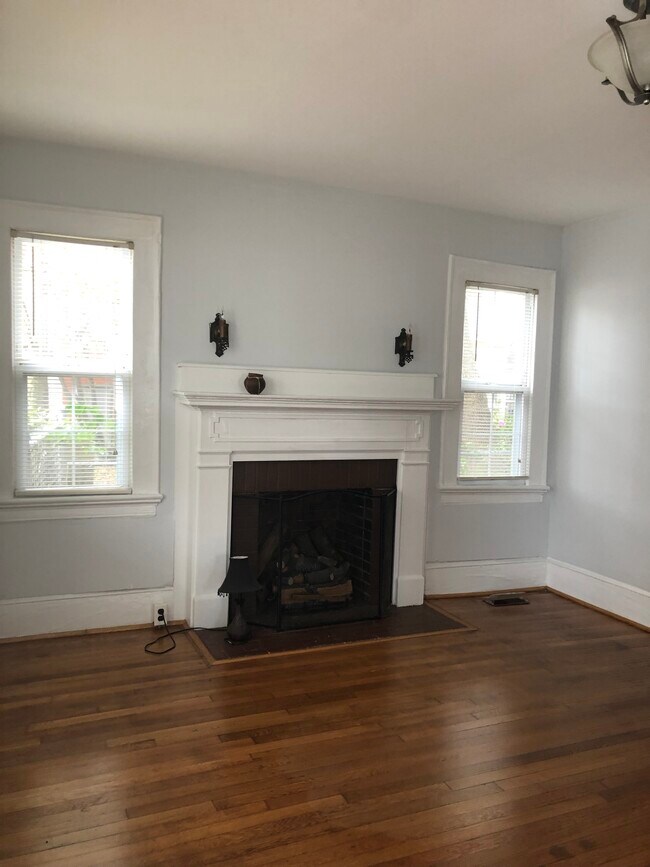 Photo - 308 Castle St House