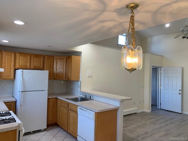 Building Photo - 51 Schneider Ave