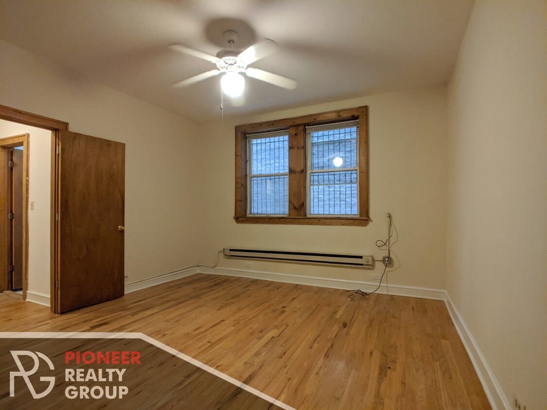 Primary Photo - 546 W Wellington Ave