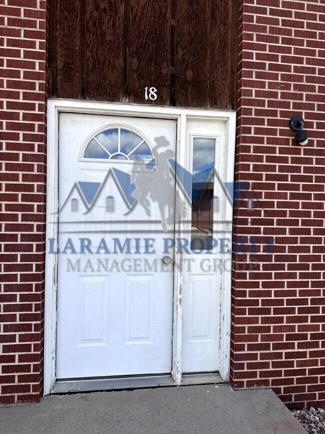 Foto del edificio - Charming 2 Bed, 1.5 Bath Apartment in Laramie, WY