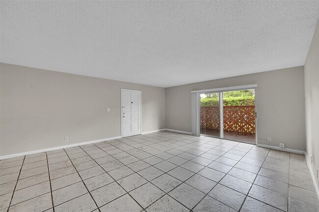 Foto del edificio - 11607 NW 29th St