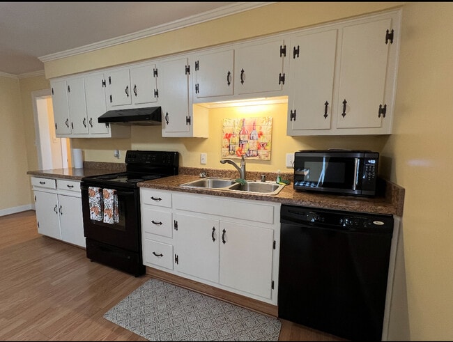 Building Photo - 103 Walnut St