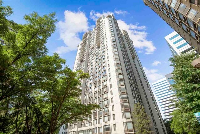 Building Photo - 45 River Dr S