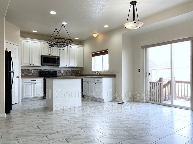 Building Photo - 8355 Cedar Chase Dr