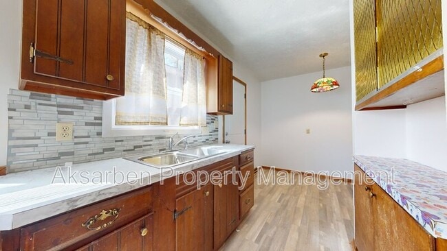 Building Photo - 1370 32nd Ave