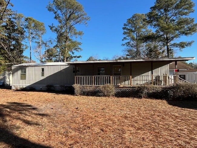 Building Photo - Welcome to this charming 2-bedroom, 1.5-bathroom home located in the desirable area of Leland, NC