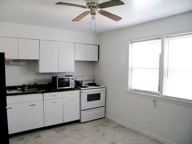 Foto del edificio - 6449 S Langley Ave