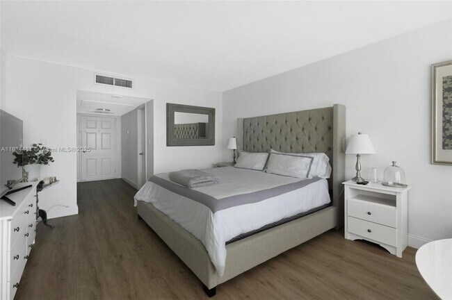 Building Photo - 11111 Biscayne Blvd