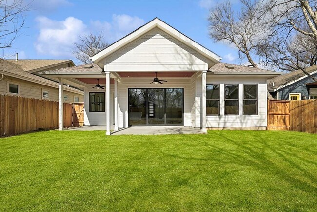 Foto del edificio - 1815 W 38th St