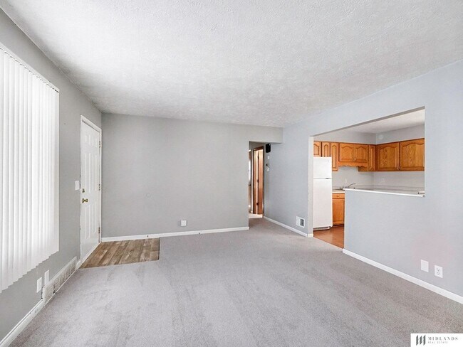 Foto del edificio - 8623 C St