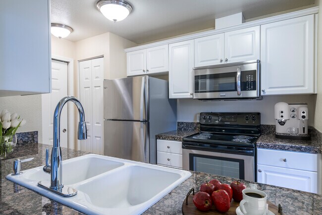 Foto del edificio - 6218 Lakeview Dr