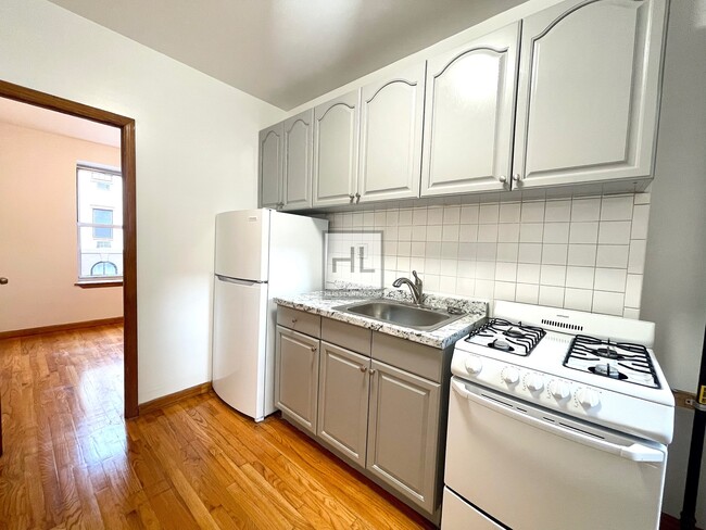 Building Photo - Freshly renovated 2 Bed | East 9th Street
