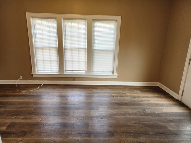 Building Photo - 281 S Powell Ave