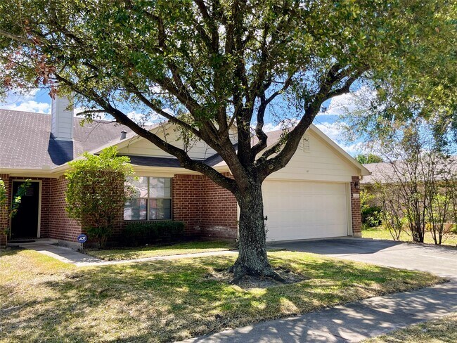 Foto del edificio - 15303 Kellerwood Dr