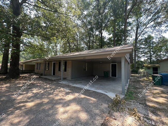 Building Photo - 6105 Santa Monica Dr