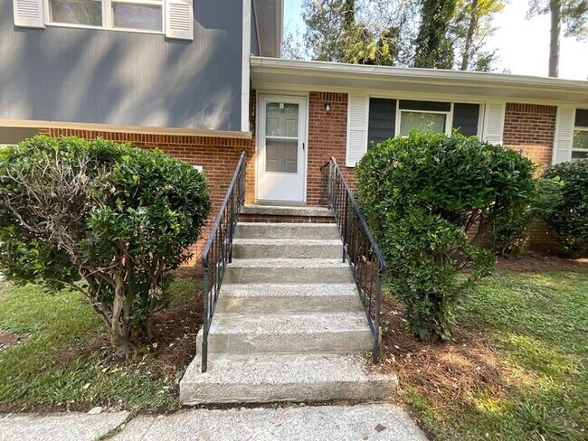 Building Photo - 2356 Clifton Springs Manor