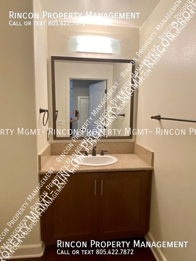 Foto del edificio - Stylish 2 Bedroom Condo with Modern Amenit...