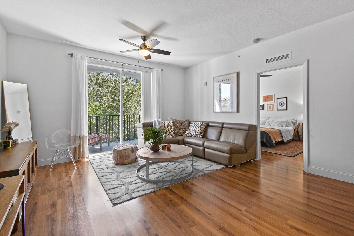 Primary Photo - 250 NE 3rd Ave