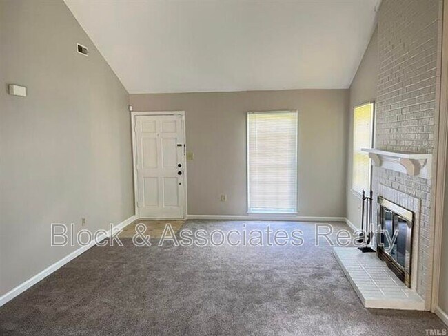 Foto del edificio - 2708 Heathersmith Ct