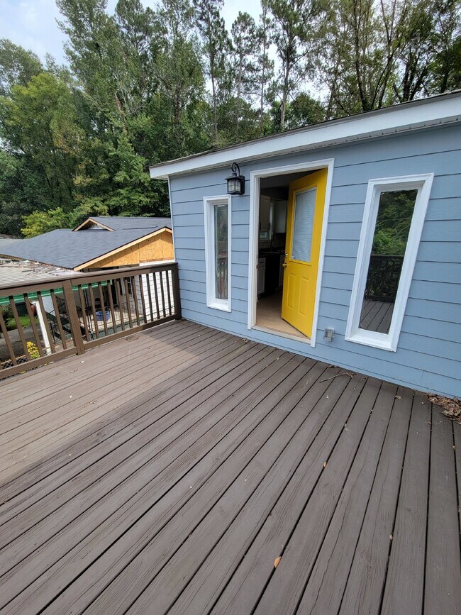 Building Photo - THIS HOME LOOKS LIKE NEW!