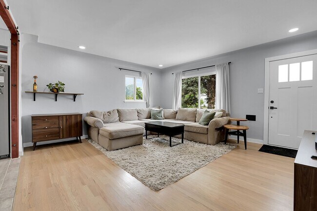 Foto del edificio - Modern and cozy 3 bedroom, 2 bath home