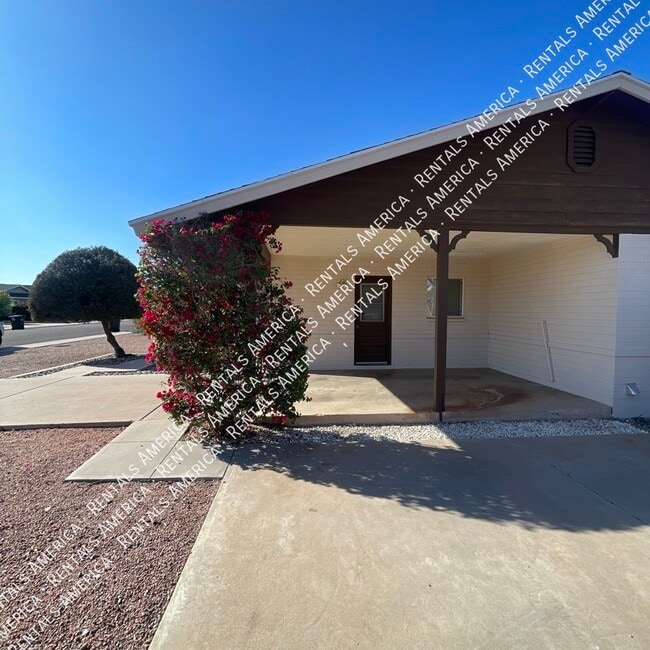 Foto del edificio - 6924 E Cheery Lynn Rd