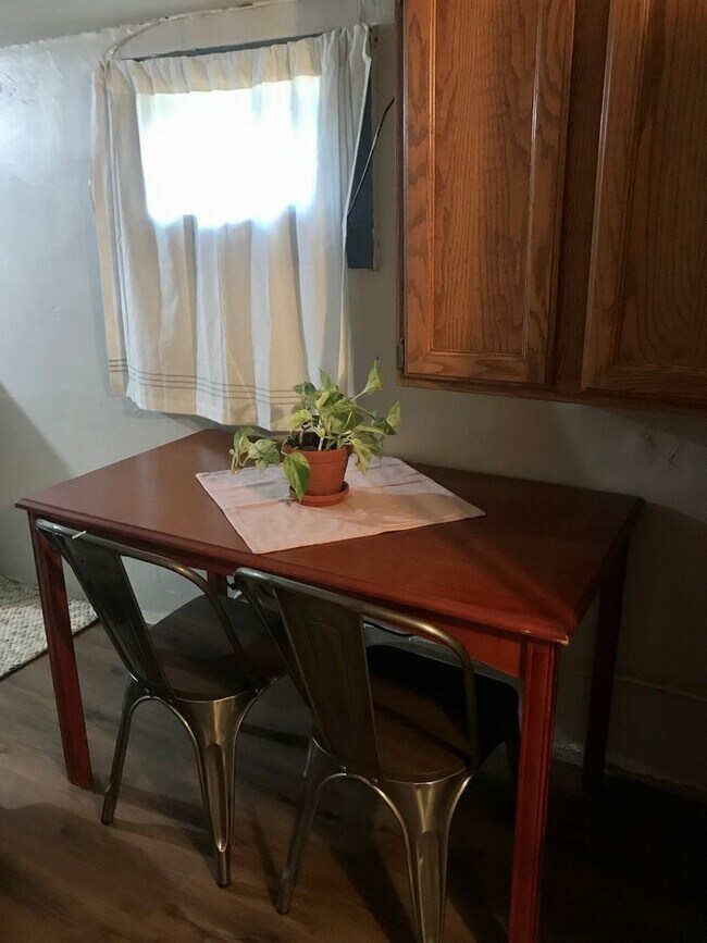 Building Photo - r1108fLBP