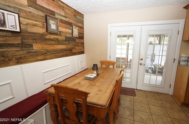 Foto del edificio - 8229 Frost St N