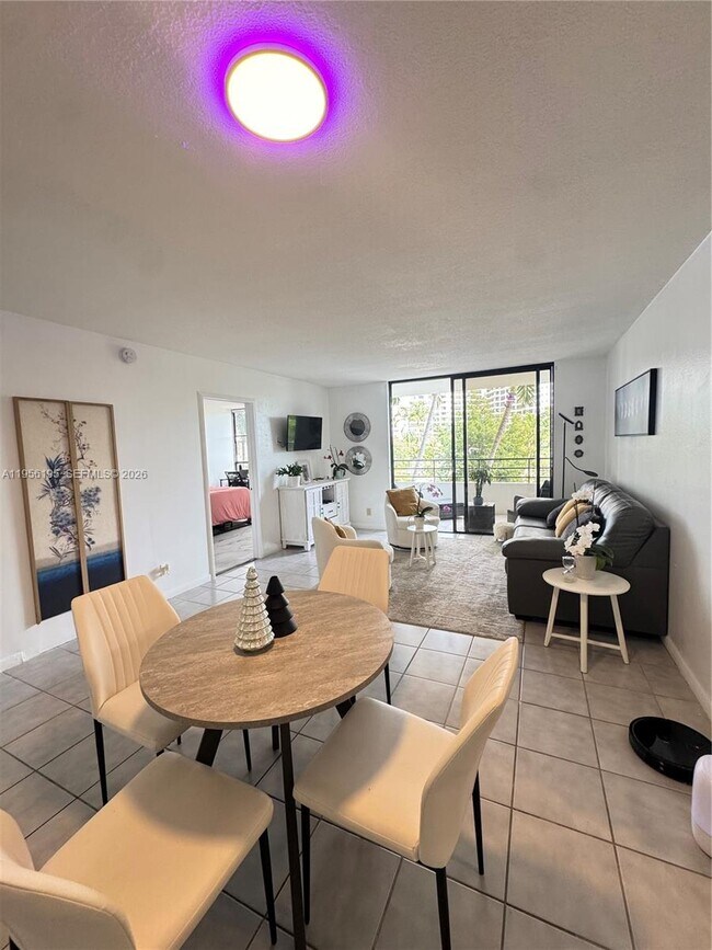 Foto del edificio - 500 Three Islands Boulevard